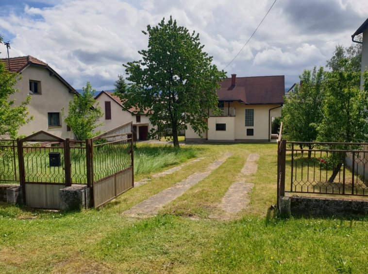 Etos Nekretnine, prodaja, kuća, zemljište, Travnik, Vitez, Bosna, BiH, dvorište